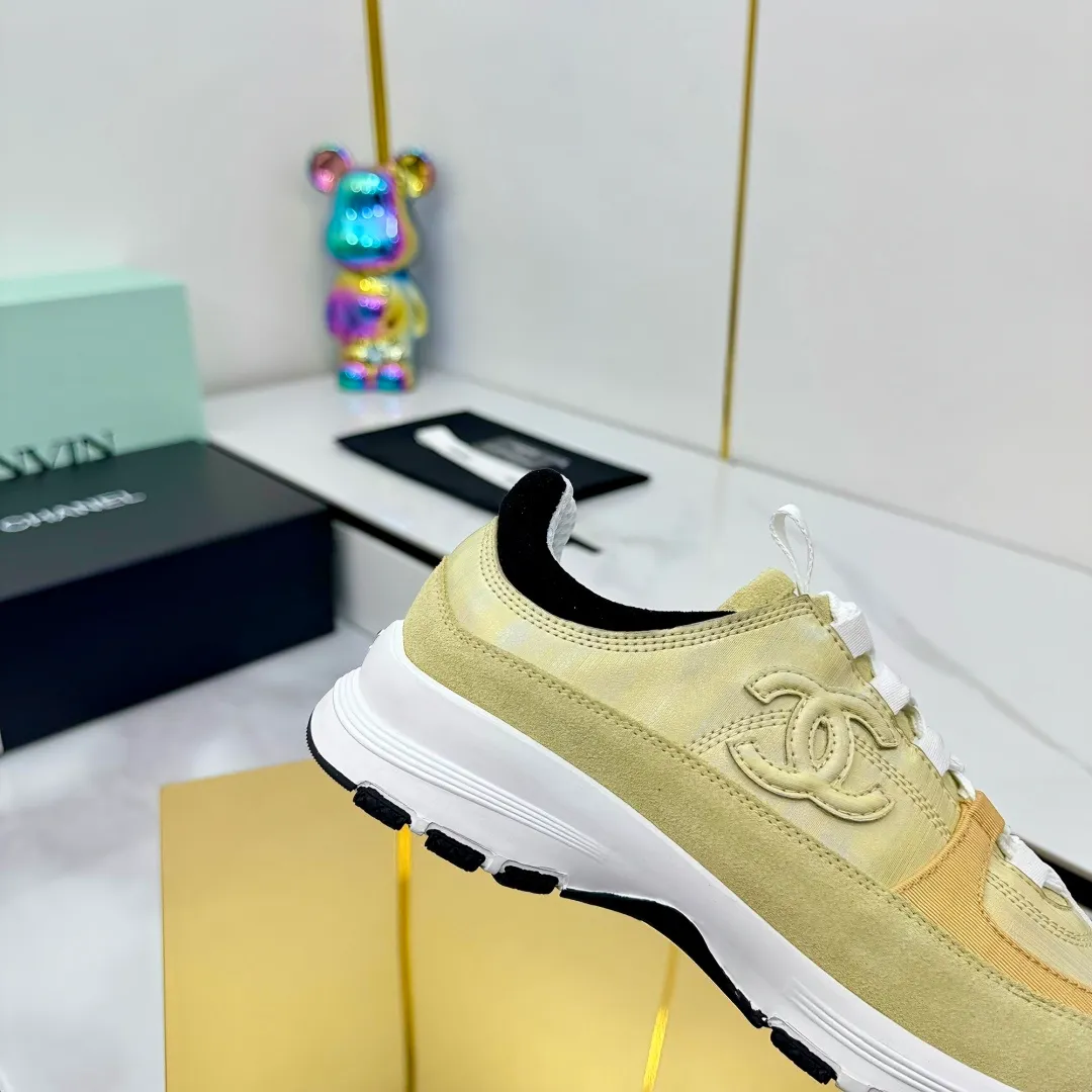 👟👟Ex-factory price 600👟👟High quality! ! ! CHANEL Chanel 25A latest thick-soled casual sports shoes. The counter is synchronized. The counter is very popular. It is a shoe that is very difficult to buy. The most popular thick-soled casual shoes on the Internet. As you can imagine, the most popular thick-soled casual shoes can not be missed. It has both good looks and comfort. Simple and versatile. The thick sole increases the height and is super versatile. Whoever wears it will look better. Upper: cowhide stitching. Lining: breathable mesh. Outsole: TPU original outsole. Size: 35-41 👉